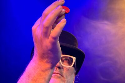 Imagen de 'Ahora lo ves' de Isaac Marian.