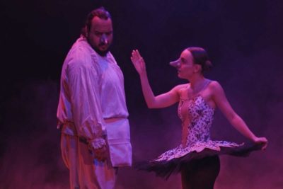 Imagen de Cyrano de Bergerac de Paloma Mejía en el Teatro Victoria