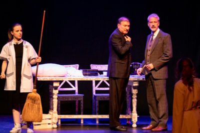 Imagen del espectáculo teatral 'Usted tiene ojos de mujer fatal... en la radio' de Ramón Paso y Jardiel Poncela