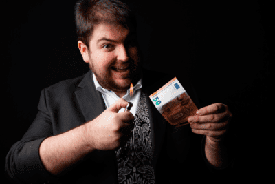 imagen de la obra 'Magia en tu cara' protagonizada por Carlos Devanti