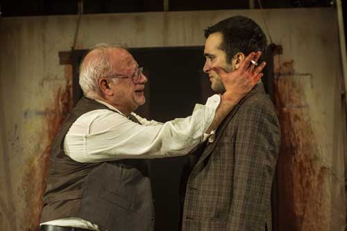 Juan Echanove y Ricardo Gómez, un duelo artístico y generacional pintado de ‘Rojo’