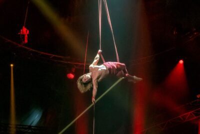 Imagen de escena de Circlassica: Noel, la historia Jamás contada de Papá Noel.