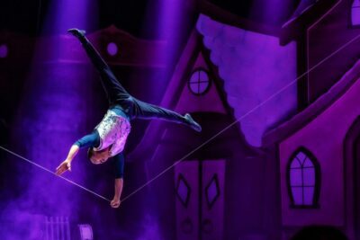 Imagen de escena de Circlassica: Noel, la historia Jamás contada de Papá Noel.