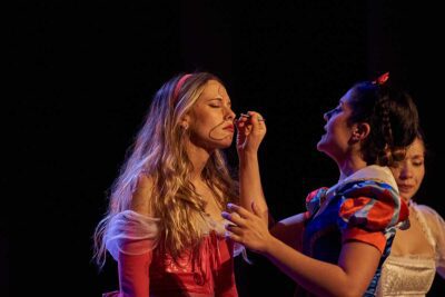 Imagen de 'No me toques el cuento' de Olivia Lara