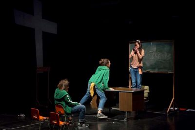 Imagen del espectáculo teatral 'La Plaga' en el Teatro del Barrio