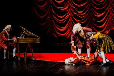 Imagen del espectáculo teatral 'Maestrissimo' de Yllana