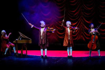 Imagen del espectáculo teatral 'Maestrissimo' de Yllana