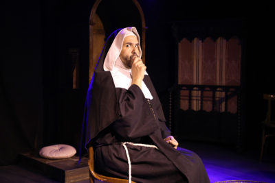 Imagen del espectáculo teatral 'Santas y perversas' en el Teatro Lara