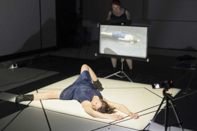 Imagen de 2019. Esto no es mi cuerpo de Olga Mesa, en diálogo con Francisco Ruiz en los Teatros del Canal