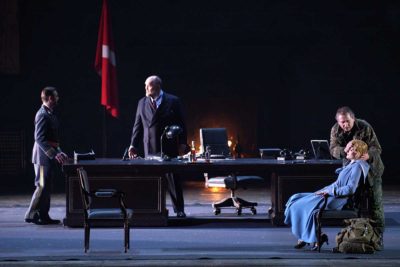 Imagen de 'El ocaso de los dioses' en el Teatro Real