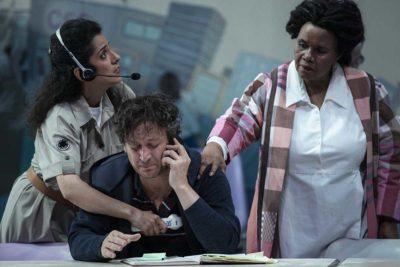 Imagen de FRATERNITÉ, Conte fantastique de Caroline Guiela Nguyen en el Teatro Valle-Inclán