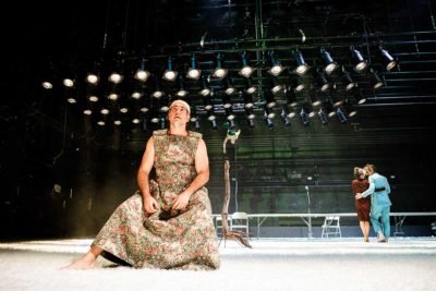 Imagen de Inloca de Ana Vallés en el Teatro María Guerrero