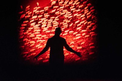 Imagen de La última noche del mundo de Laurent Gaudé y Fabrice Murgia en el Teatro María Guerrero