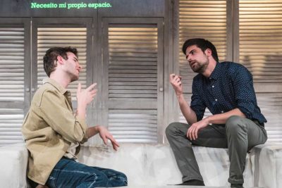 Imagen de Manual básico de lengua de signos para romper corazones de Roberto Pérez Toledo en el Teatro María Guerrero
