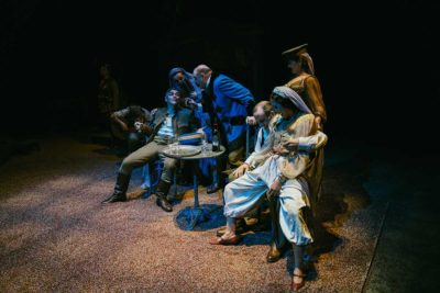 Imagen de Rif (de piojos y gas mostaza) de Mariano Llorente y Laila Ripoll en el Teatro Valle-Inclán