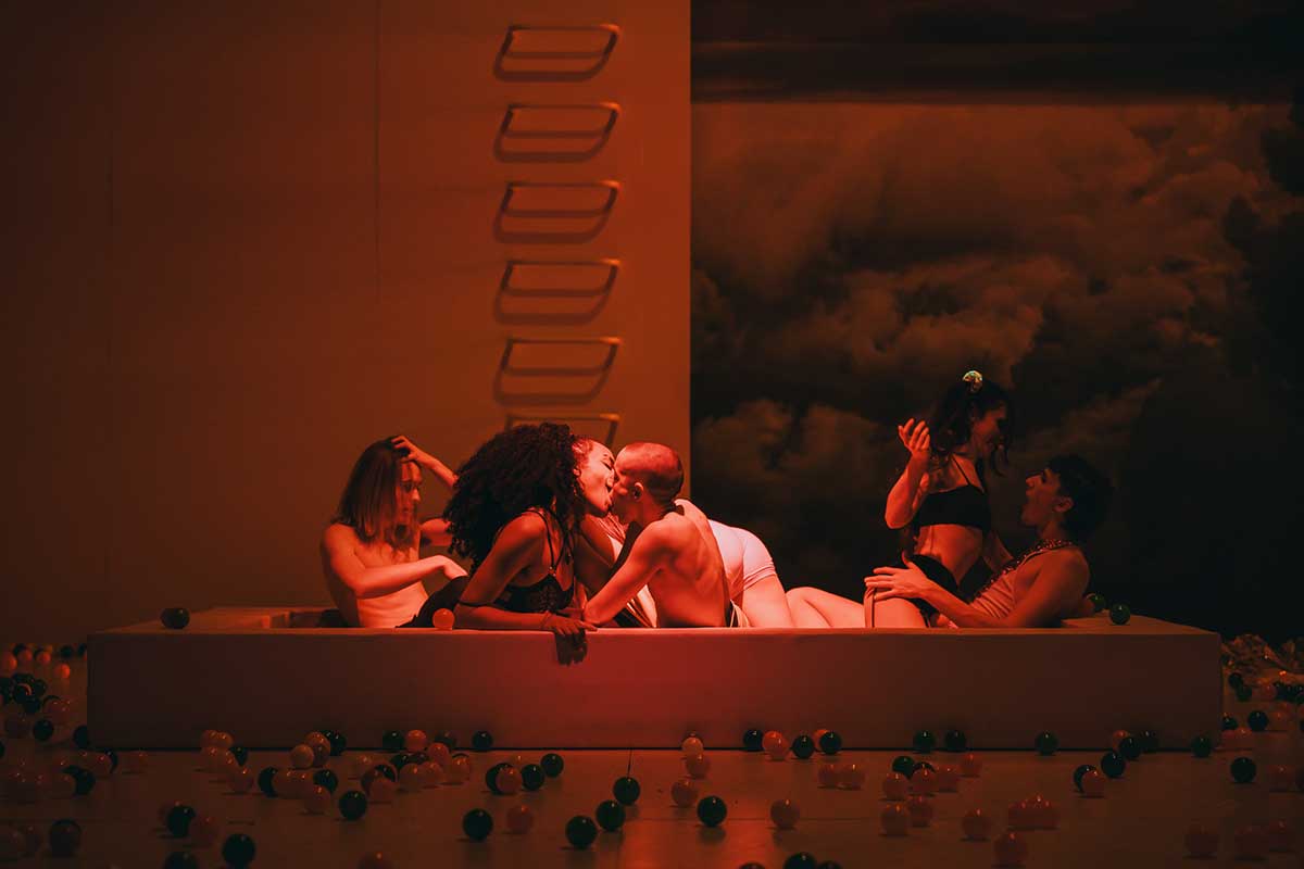 Imagen de Blast de Andrea Jiménez y Noemi Rodríguez en el Teatro María Guerrero