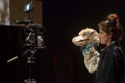 Imagen del espectáculo teatral 'Excalibur y otras historias de animales muertos' en el Teatro del Barrio