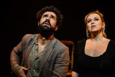 Imagen del espectáculo teatral 'No todo son pulgas' en el Teatro Reina Victoria