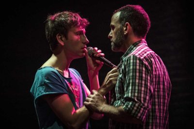 Imagen de Los abrazos huecos de Dennis Smith en El Umbral de Primavera