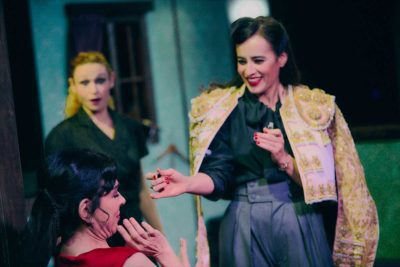 Imagen de 'Las hermanas de Manolete' de Gabriel Olivares