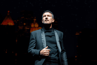 Imagen de la obra 'Company, el musical' protagonizado por Antonio Banderas