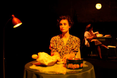 Imagen del espectáculo teatral 'Los hijos de cualquiera' en la Sala Teatro Cuarta Pared