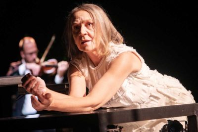 Imagen de Antígona in Molenbeek + Tiresias de Guy Cassiers en los Teatros del Canal