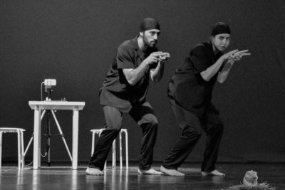 Imagen 2 de Personas haciendo cosas, sala OFF Latina
