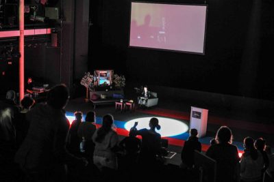 Imagen de 'Conferencia de los ausentes' en Naves del Español