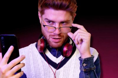 Imagen de 'Conectad@s' de Víctor Páez