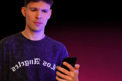 Imagen de 'Conectad@s' de Víctor Páez