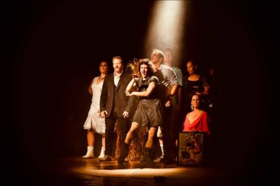 Imagen de 'A deer in the headlights' de Cirque Le Roux