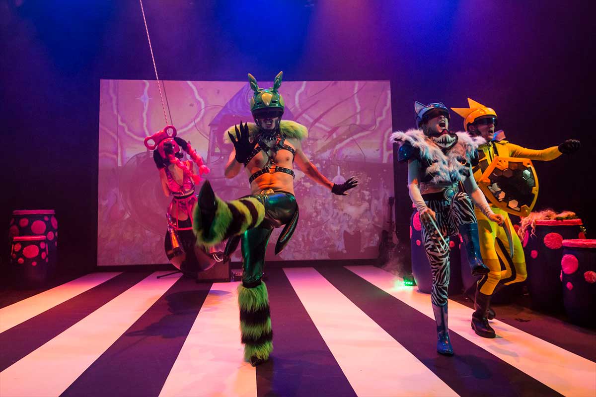 ¡We are in the army now' de Elias Adam aterriza en los Teatros del Canal.