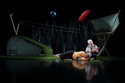 Imagen del espectáculo teatral 'Une lune entre deux maisons (una luna entre dos casas)' en la Sala Teatro Cuarta Pared