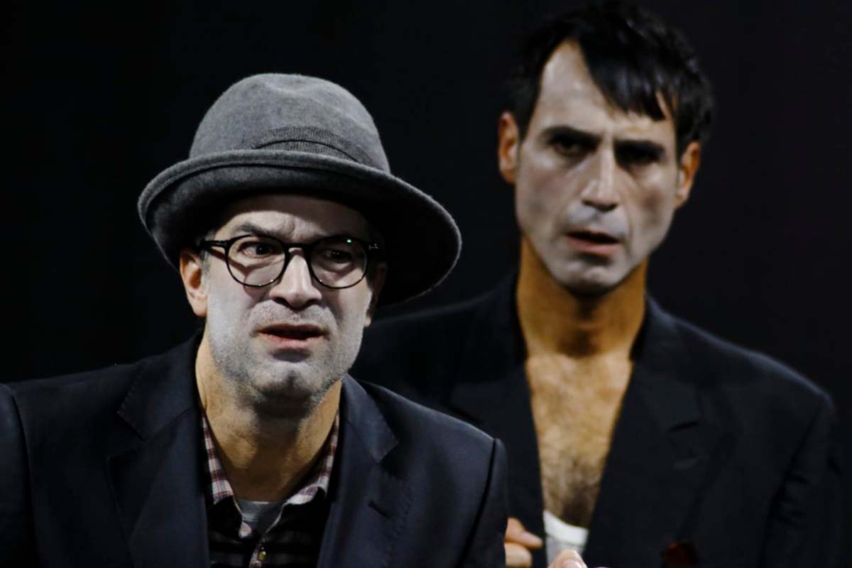 Imagen del espectáculo teatral 'Los despiertos' en el Teatro del Barrio