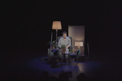 Imagen del espectáculo teatral 'Un hijo de nuestro tiempo' en la Sala AZarte