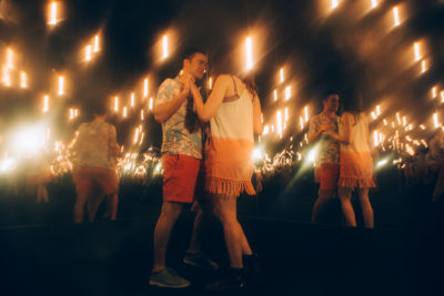 Imagen del espectáculo teatral 'Jäger, fuet y una última canción' en el Teatro Lara