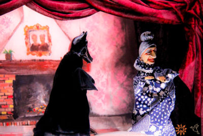 Imagen del espectáculo teatral 'Los títeres de Caperucita Roja' en el Teatro Lara