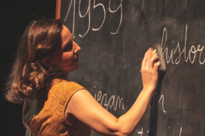 Imagen del espectáculo teatral 'Una luz tímida' en el Teatro Lara