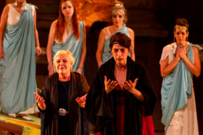 Imagen del espectáculo teatral 'Las suplicantes' en el Teatro Reina Victoria