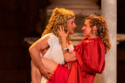 Imagen del espectáculo teatral 'Mercado de amores' en el Teatro Reina Victoria