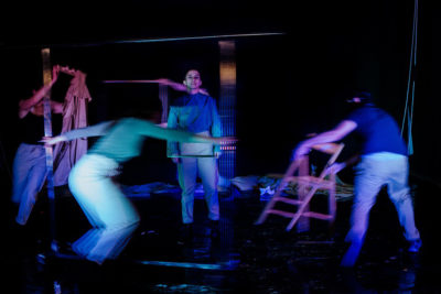 Imagen del espectáculo teatral 'Particulares y patios' en Nave 73