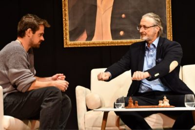 Imagen del espectáculo teatral 'La Saga' en el Teatro Lara