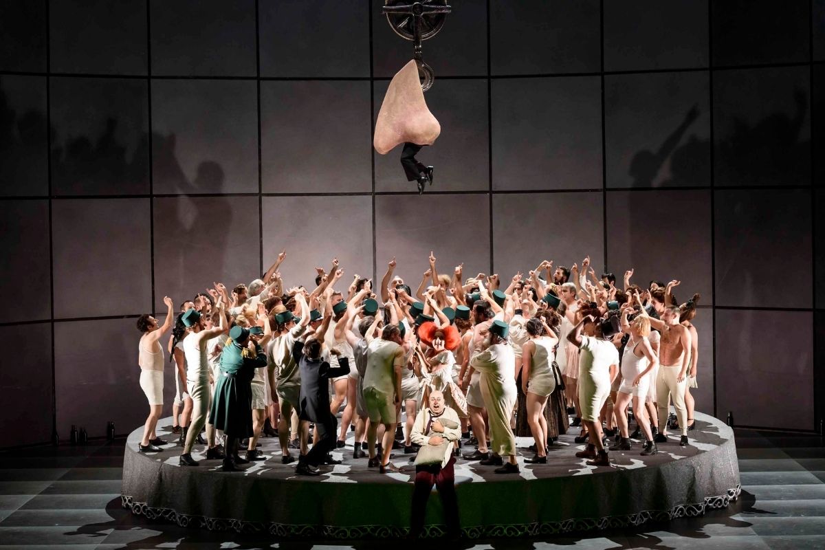La Nariz, dirigida por Barrie Kosky. Foto: Bill Cooper/Royal Opera House