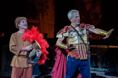 Imagen del espectáculo teatral 'Miles Gloriosus' con Carlos Sobera