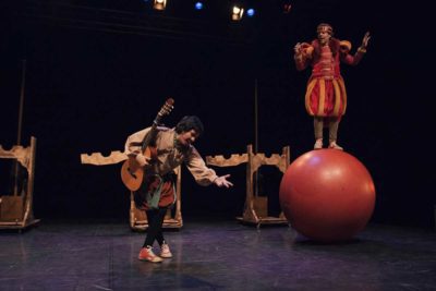 Imagen de 'Farsantes de ida y vuelta' de Javier Uriarte