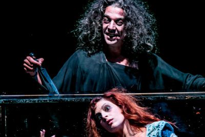 Imagen de Marat-Sade, de Atalaya Teatro,en el Fernán Gómez Centro Cultural de la Villa