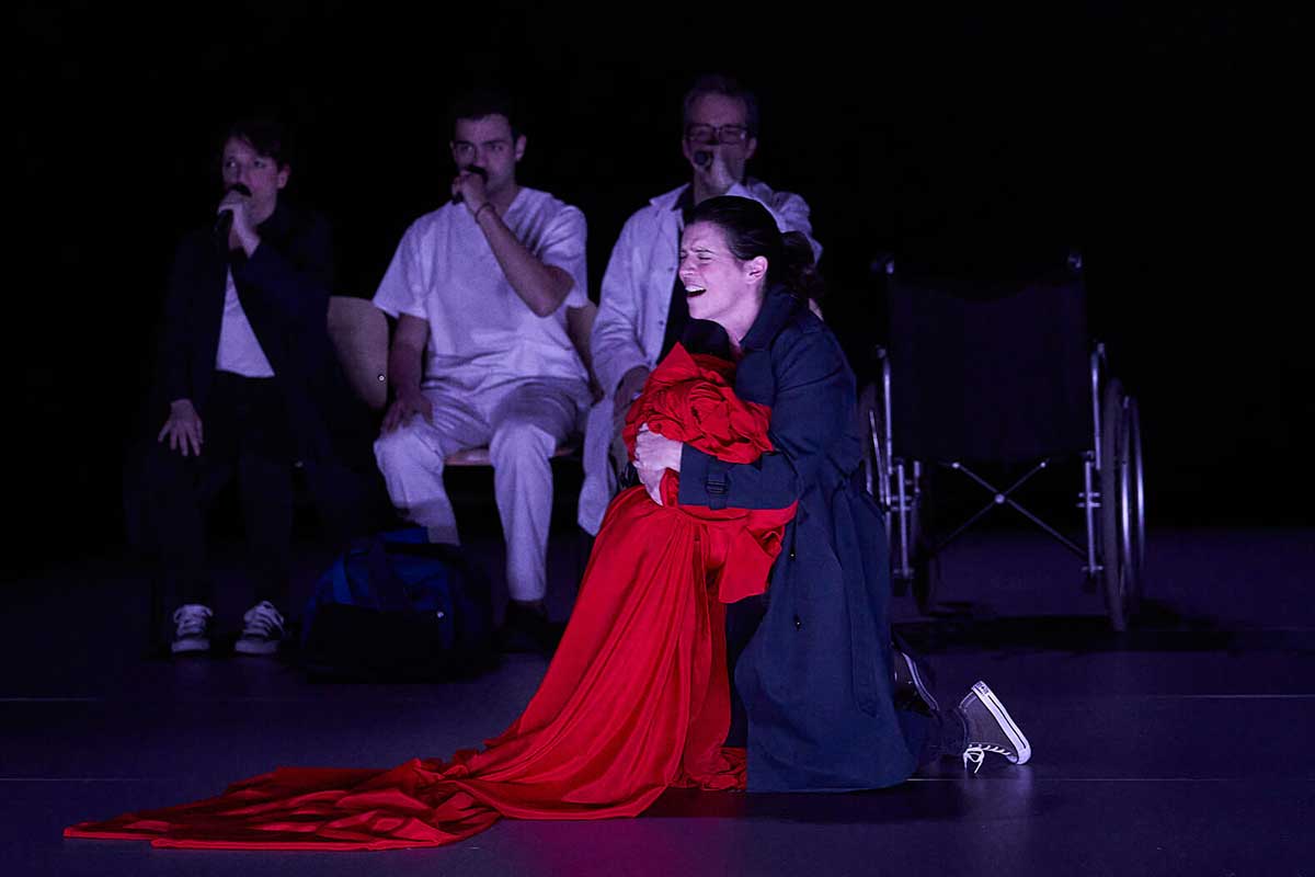 Imagen de El peso de un cuerpo de Victoria Szpunberg en el Teatro Valle-Inclan