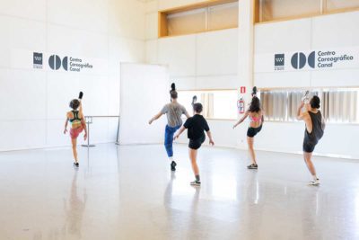 Imagen de LAIMPERFECTA – FOLK /sudar folklore que se presenta en los Teatros del Canal