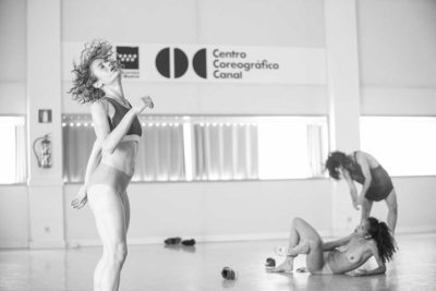 Imagen de LAIMPERFECTA – FOLK /sudar folklore que se presenta en los Teatros del Canal